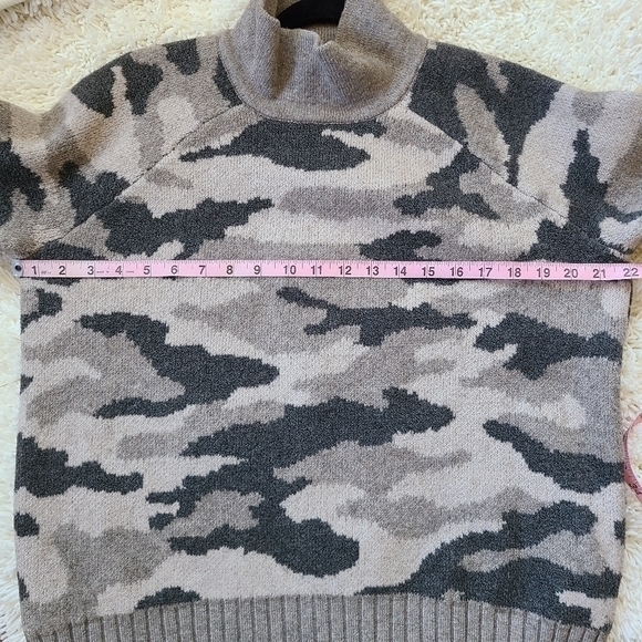 Christian Siriano New York Chunky Military Style Camouflage Wool Blend Sweater - Picture 3 of 6